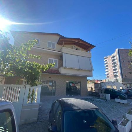 Trip-Stop Apartments Vlorë Buitenkant foto